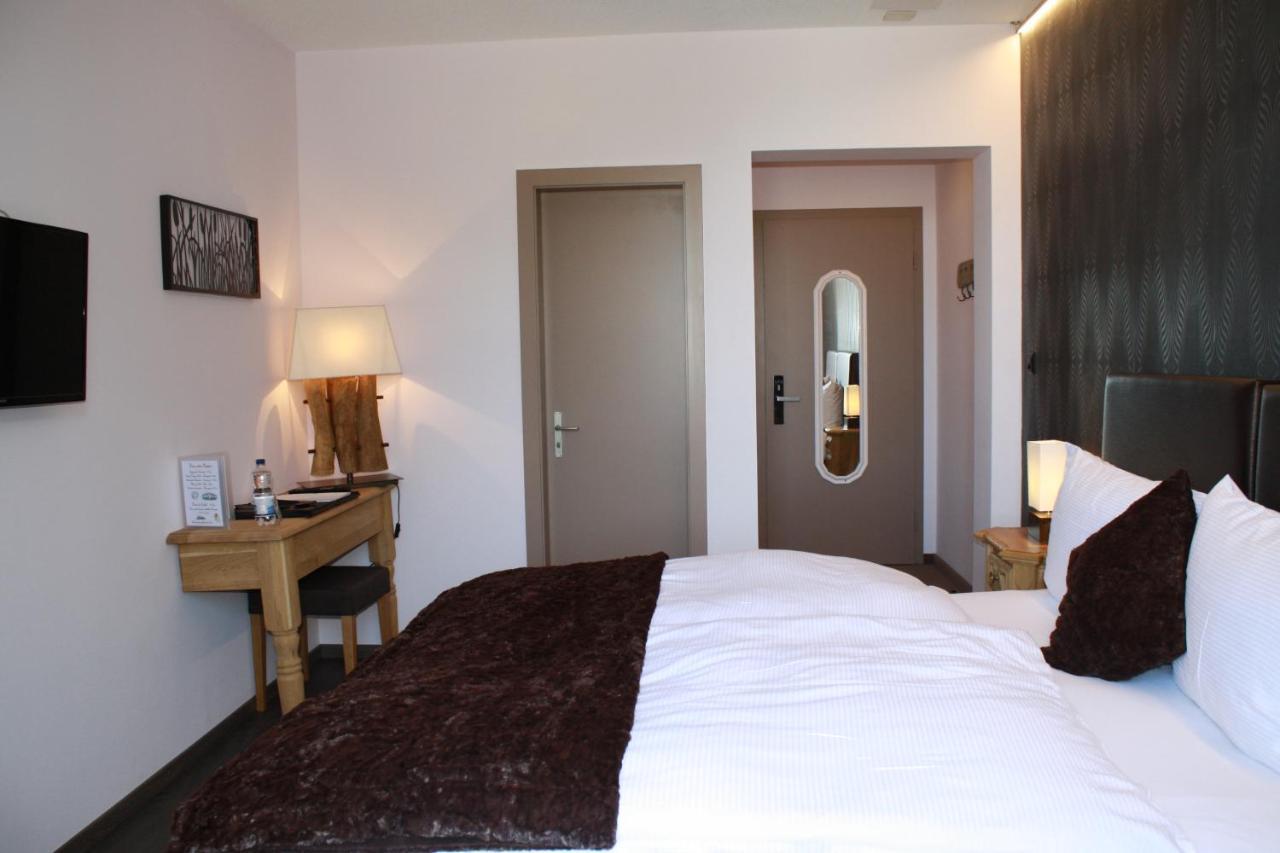 Hotel De La Gare Monthey Exterior photo